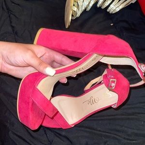 Fushia women’s high heels Size 6.5